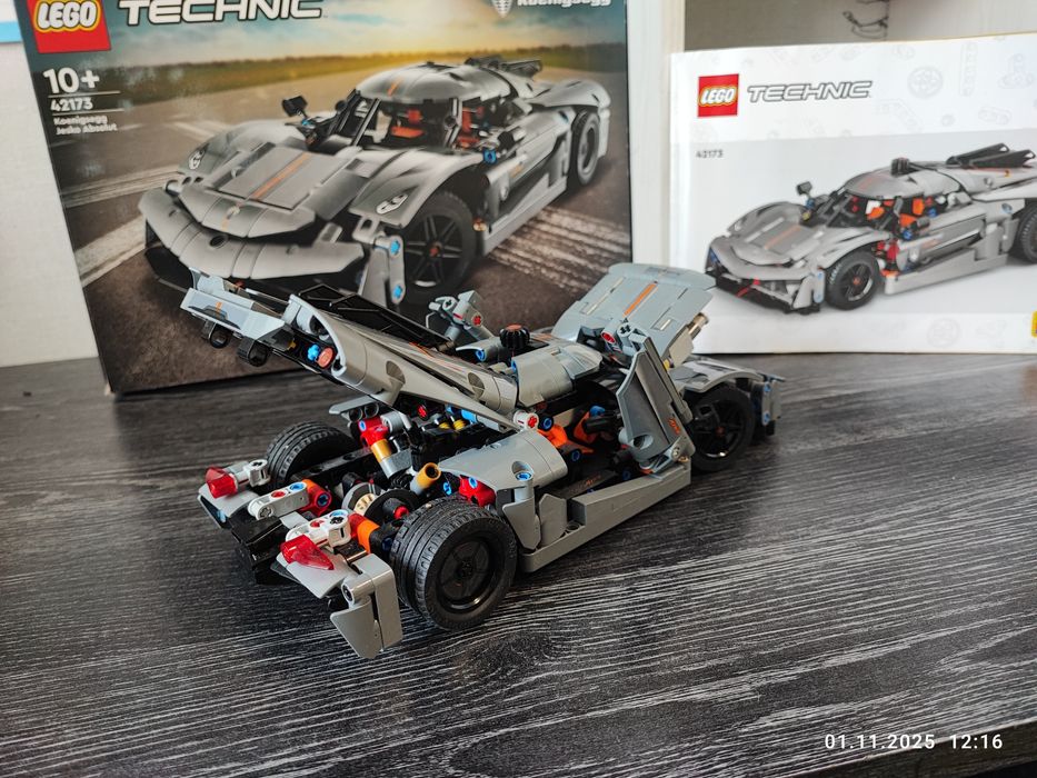 LEGO Technic Koenigsegg Jesko Absolut — сірий гіперкар (42173)