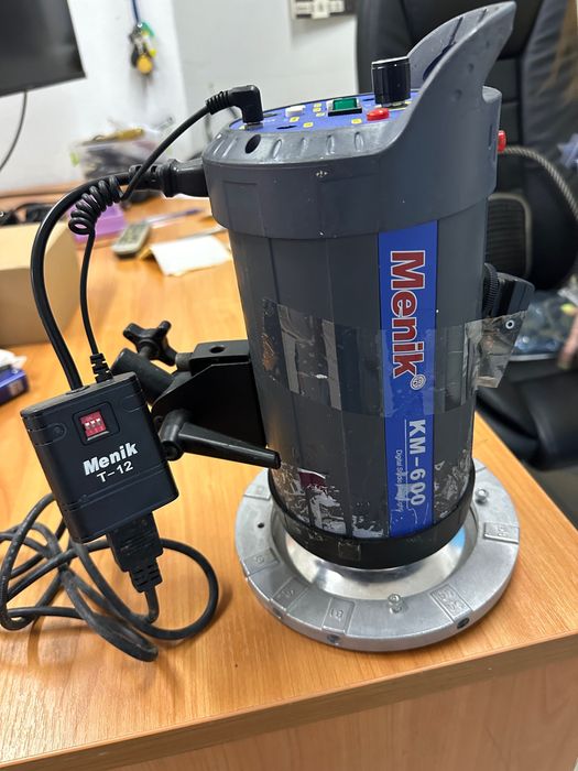 Menik КМ-600 Спалах студійний. Вспышка студийная.