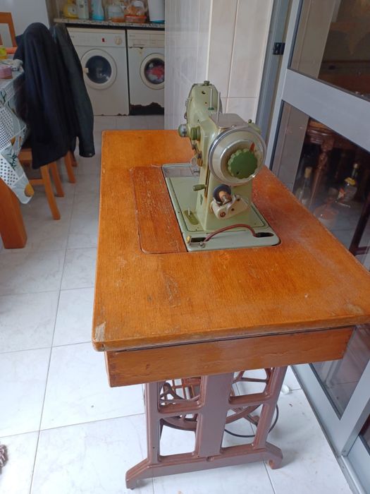 Máquina de Costura Olivia