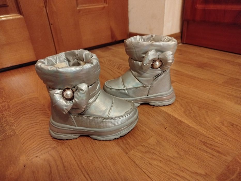 Чобітки для дівчинки 24 р