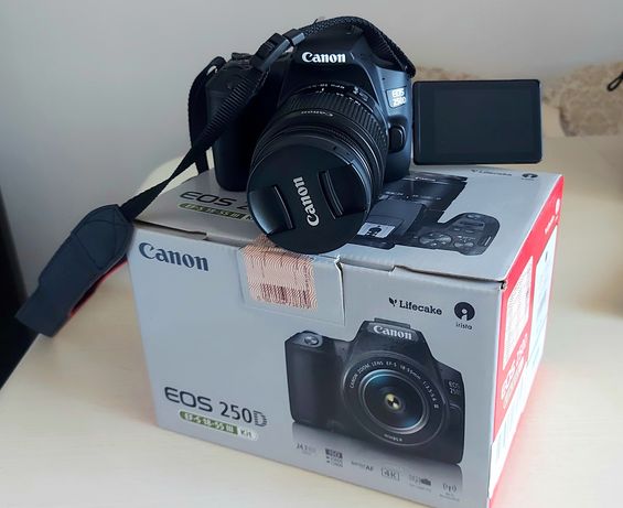 Фотоаппарат Canon eos 250D, сумка для фотоаппарата и карта памяти