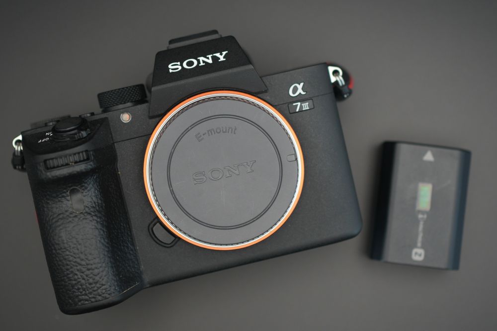 Sprzedam Sony a7 III z lampą Godox