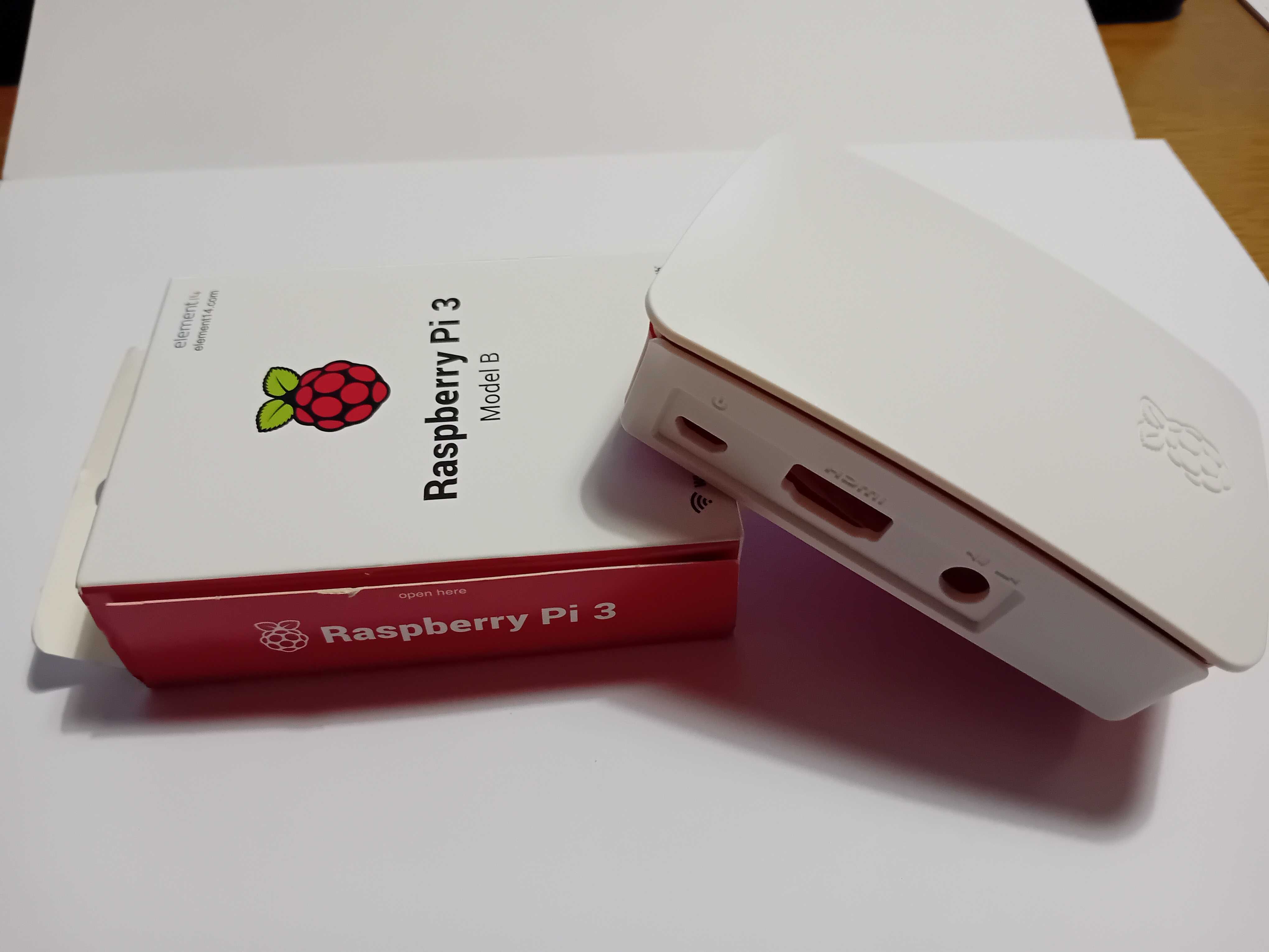 Raspberry Pi 3 Model B + caixa + carregador + cabo hdmi