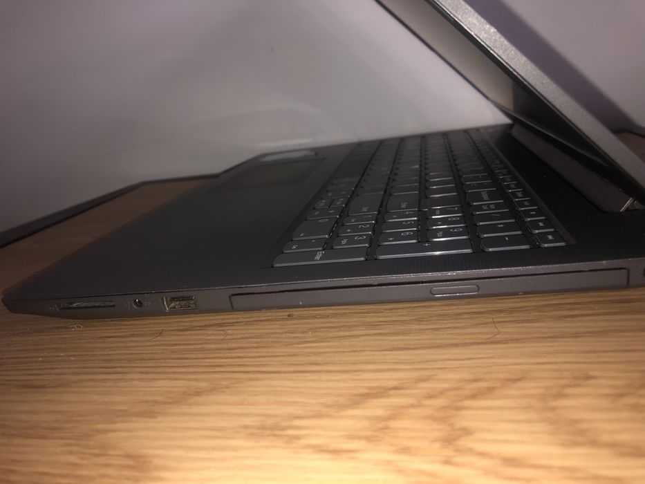 Laptop lenvo V130–15ikb