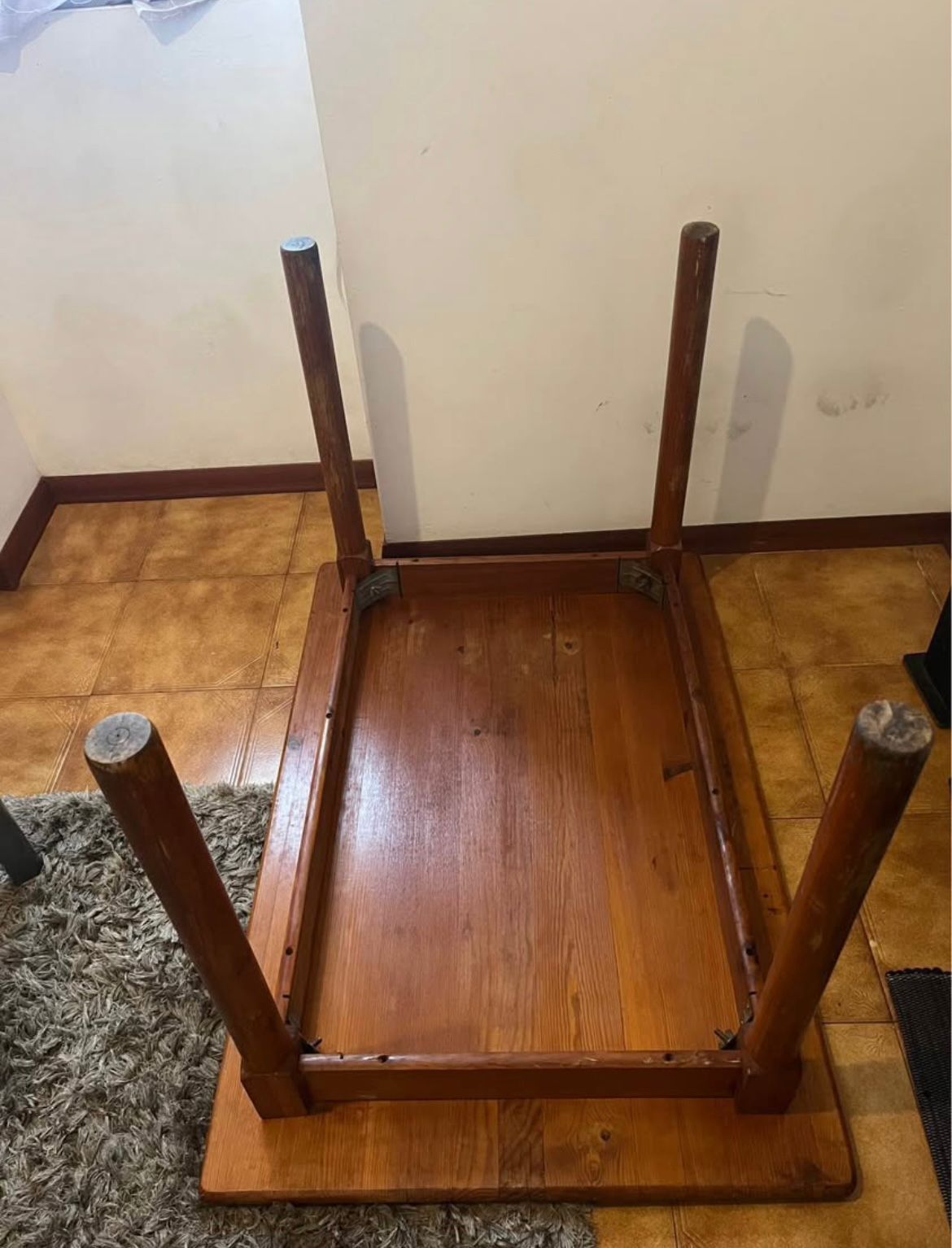 Mesa de Madeira Resistente