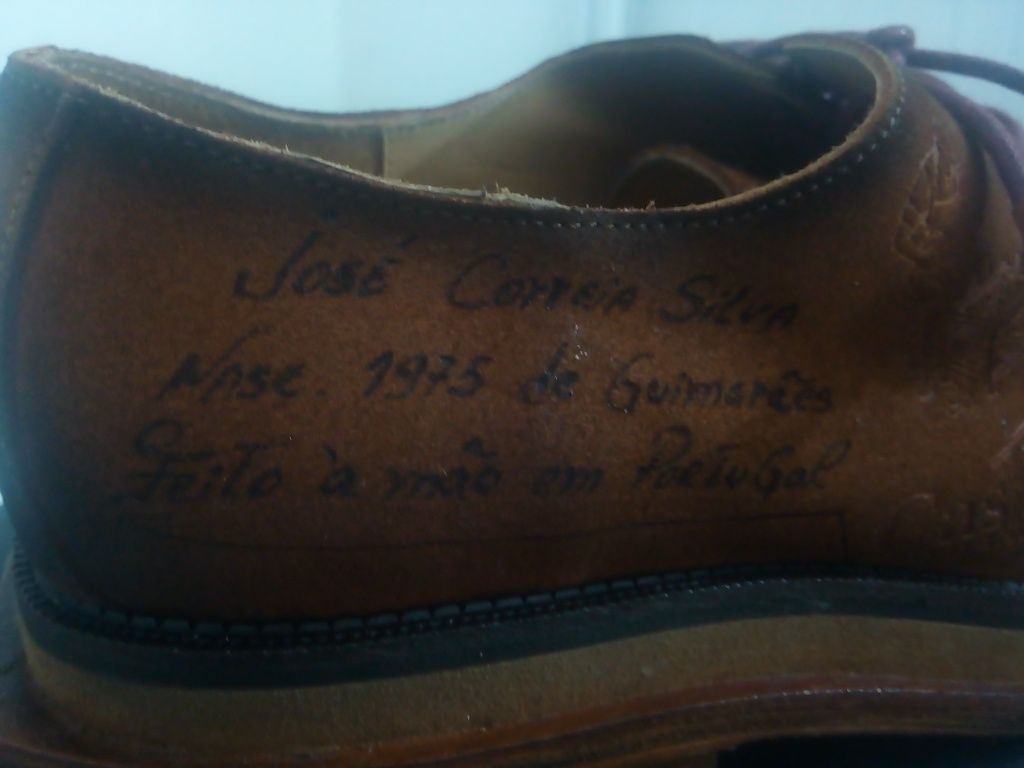 Sapatos unicos, novos