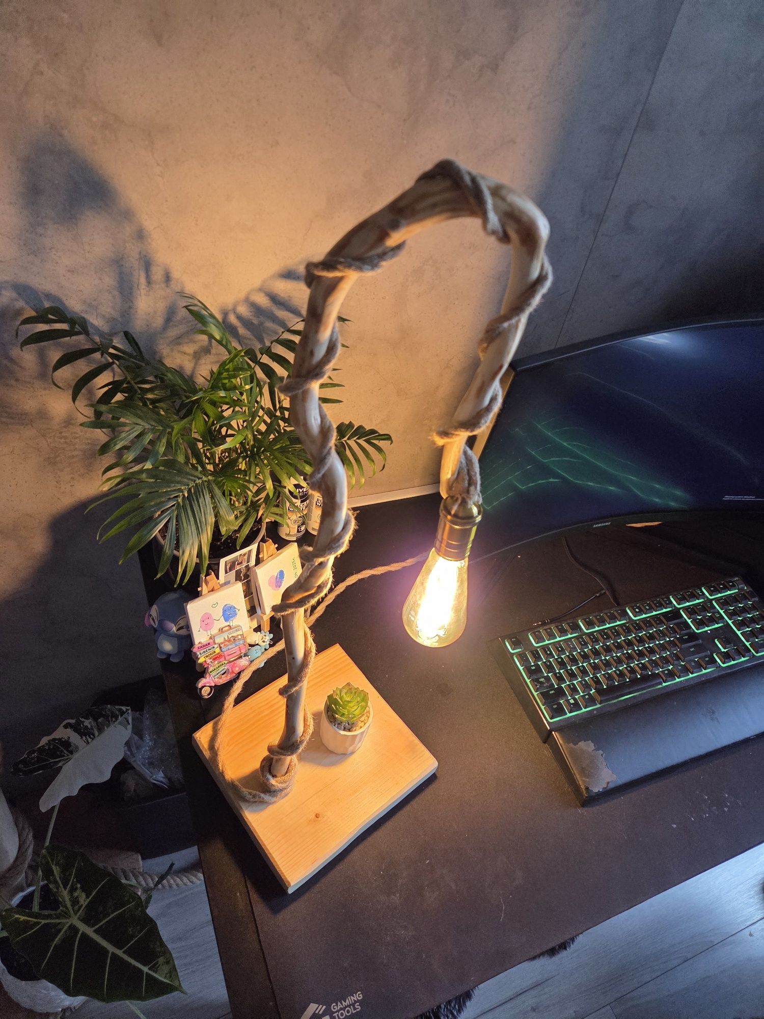 Lampka stołowa handmade z drewna/gałęzi