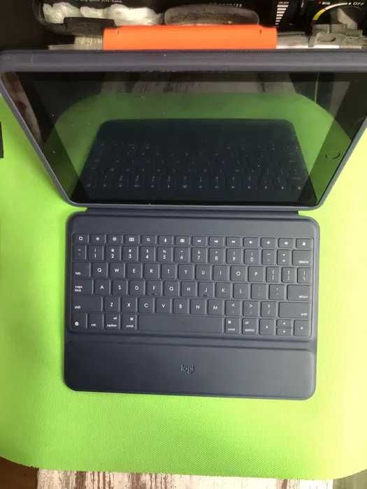 Чехол с клавиатурой на iPad 10.2 (7-8-9) Logitech Rugged Combo 3