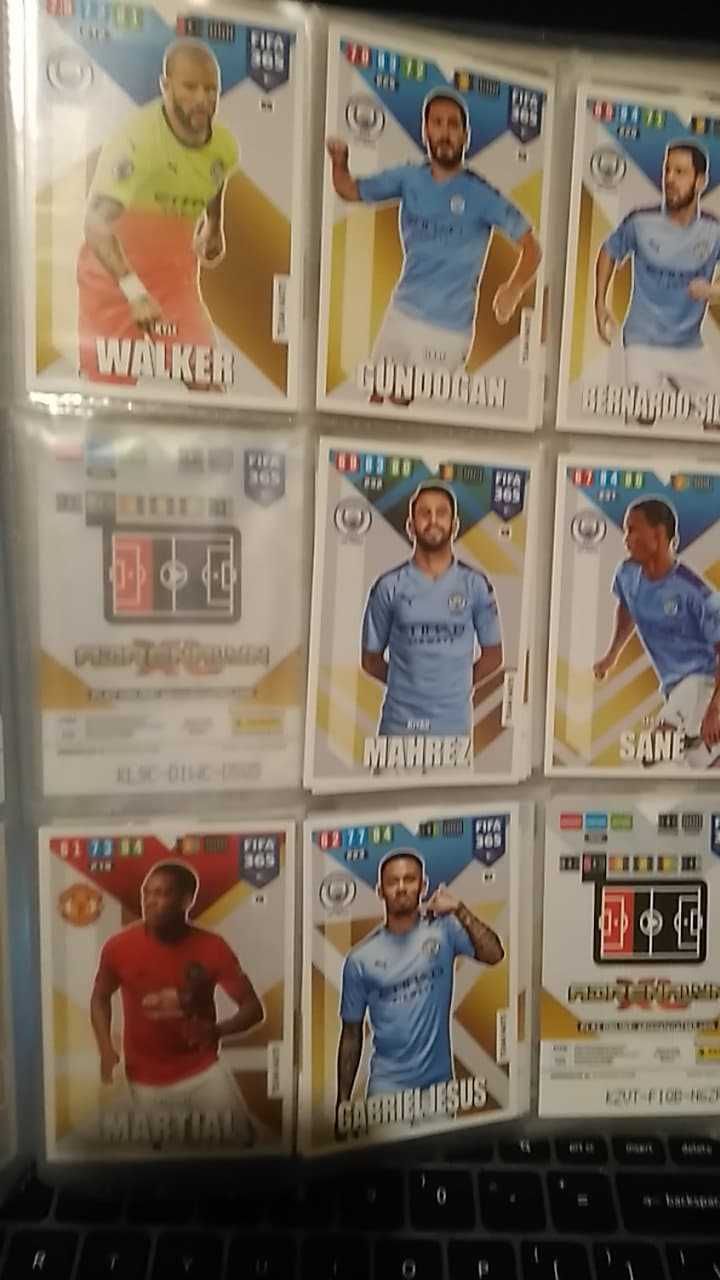 Album Panini FIFA 365 rok 2020 ponad 150 kart