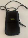 Bolsa pequena com cordão . Marca Pull Bear