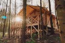 Noclegi z wyżywieniem nad samym jeziorem Glamping z plażą