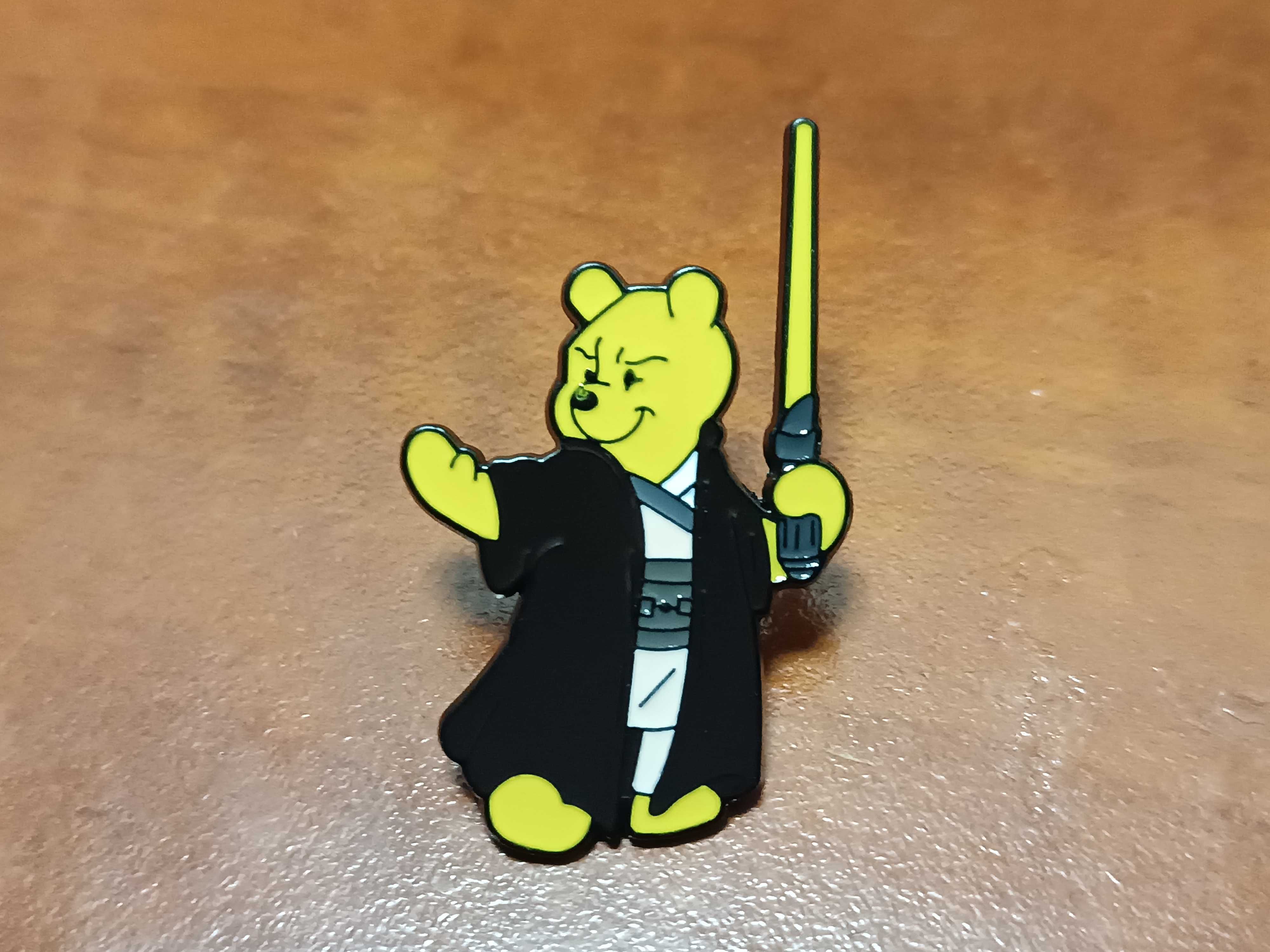 Przypinka, pin, do plecaka, na ubrania Kubuś Puchatek Star Wars
