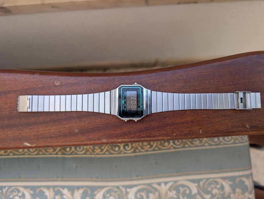 Relógio CASIO A700WEMS-1B Vintage com luz Cor de Laranja ORIGINAL