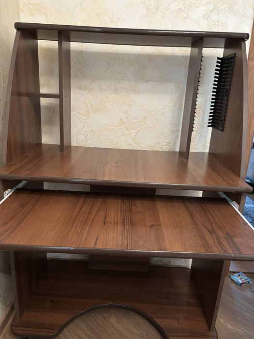 Продам комп'ютерний стіл