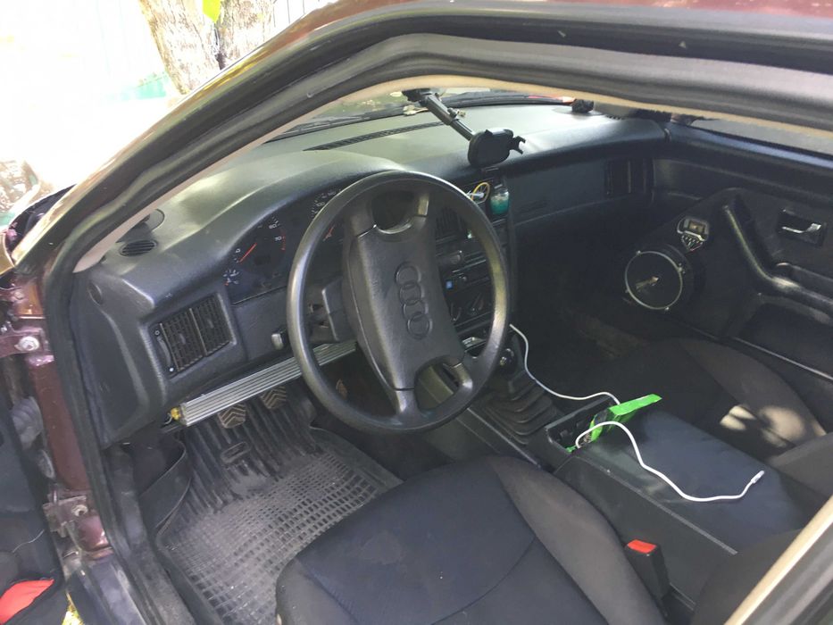 Ауді 80  авант 2.6л. 1993 рік.