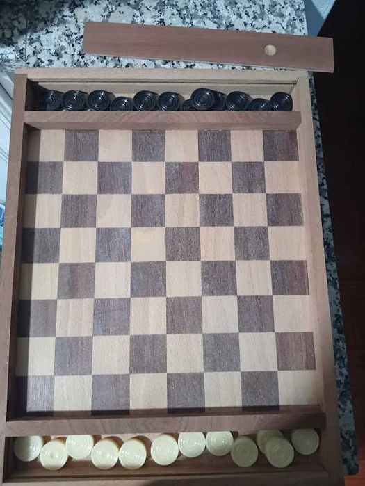Tabuleiro de damas artesanal
