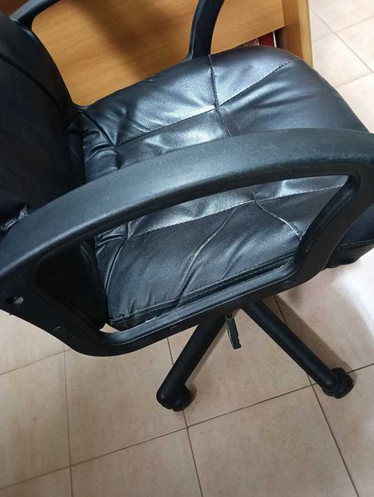 Cadeira de escritório ou quarto de cor preta