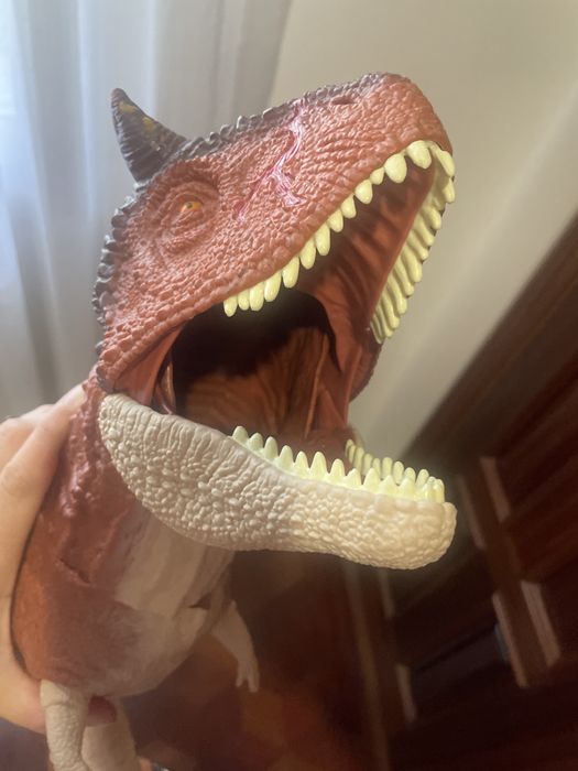 Jurassic World - Carnotaurus Super Colossal