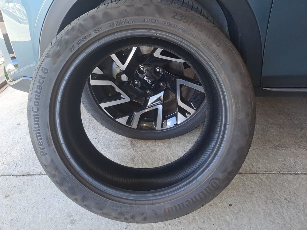 Sprzedam opony letnie Continental 235/45 rozm. 18