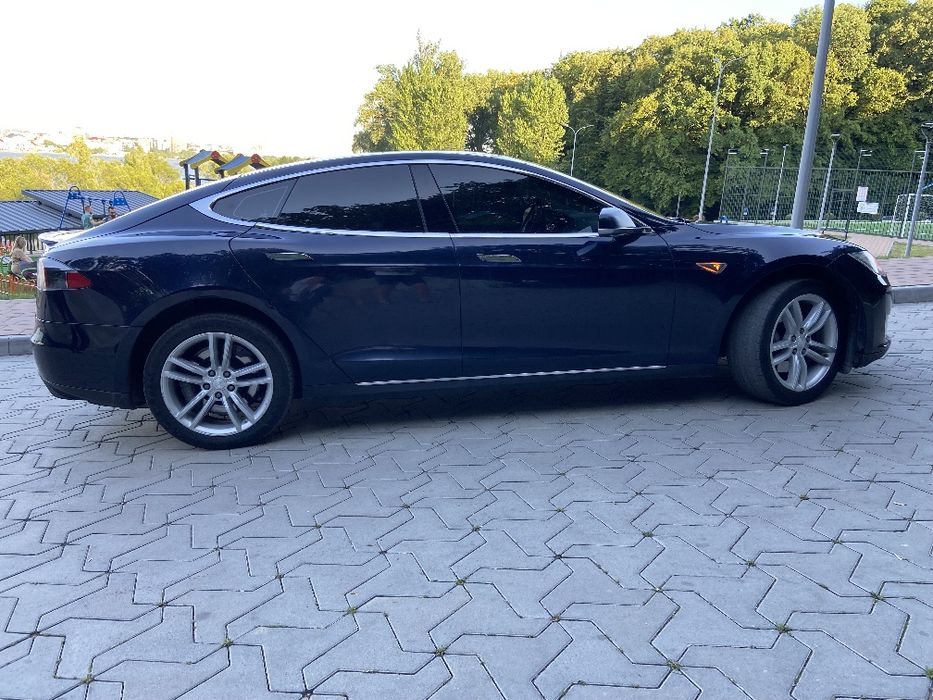 Tesla Model S P85 417к.с 85 КВт. Розмитненна!