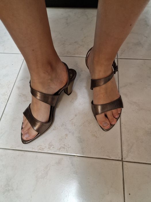 Sandalias douradas