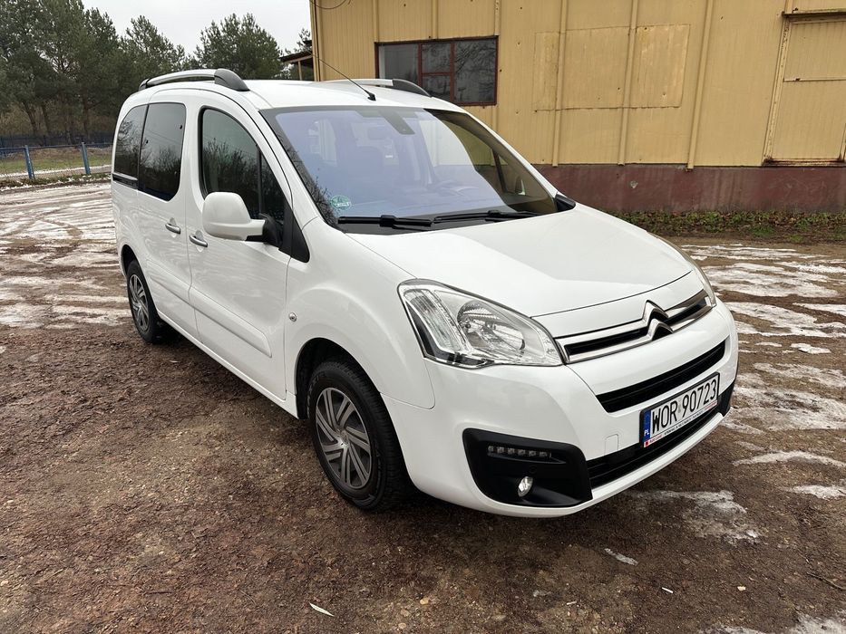 Citroën Berlingo 1,6 HDI AUTOMAT 2015 rok 5 osób Hak LED PDC Zarejestrowany