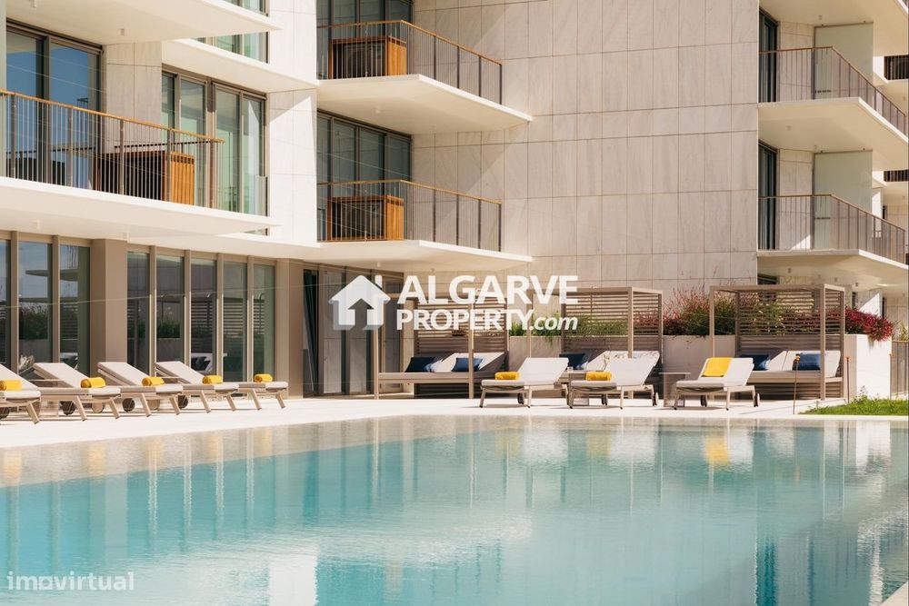 Luxuoso Apartamento T2 à Beira-Mar com Vistas Deslumbrantes em Armação