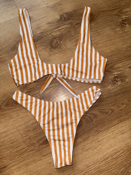 Жіночий смугастий купальник
