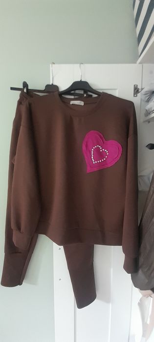 Dres bluza spodnie masełko