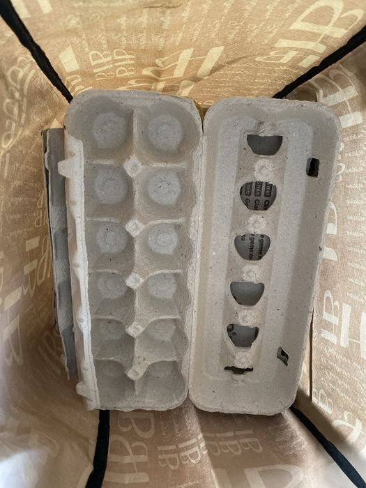 Ofereço Caixas de ovos