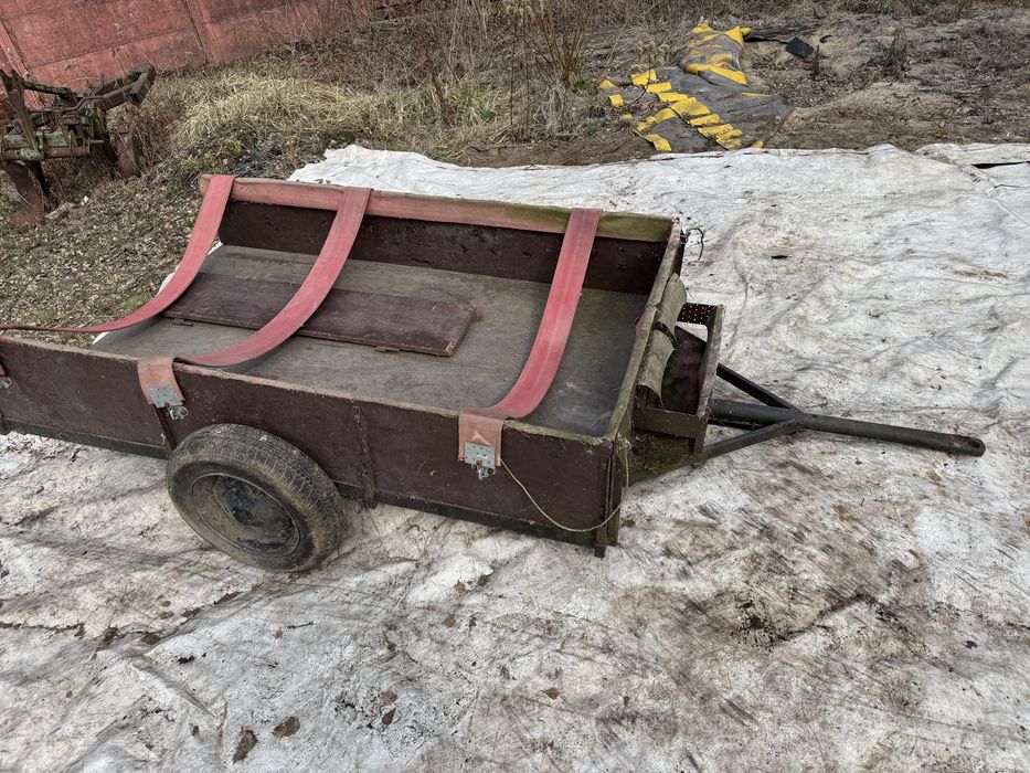 Mała przyczepka sadownicza niska lekka rolnicza do transportu łódki