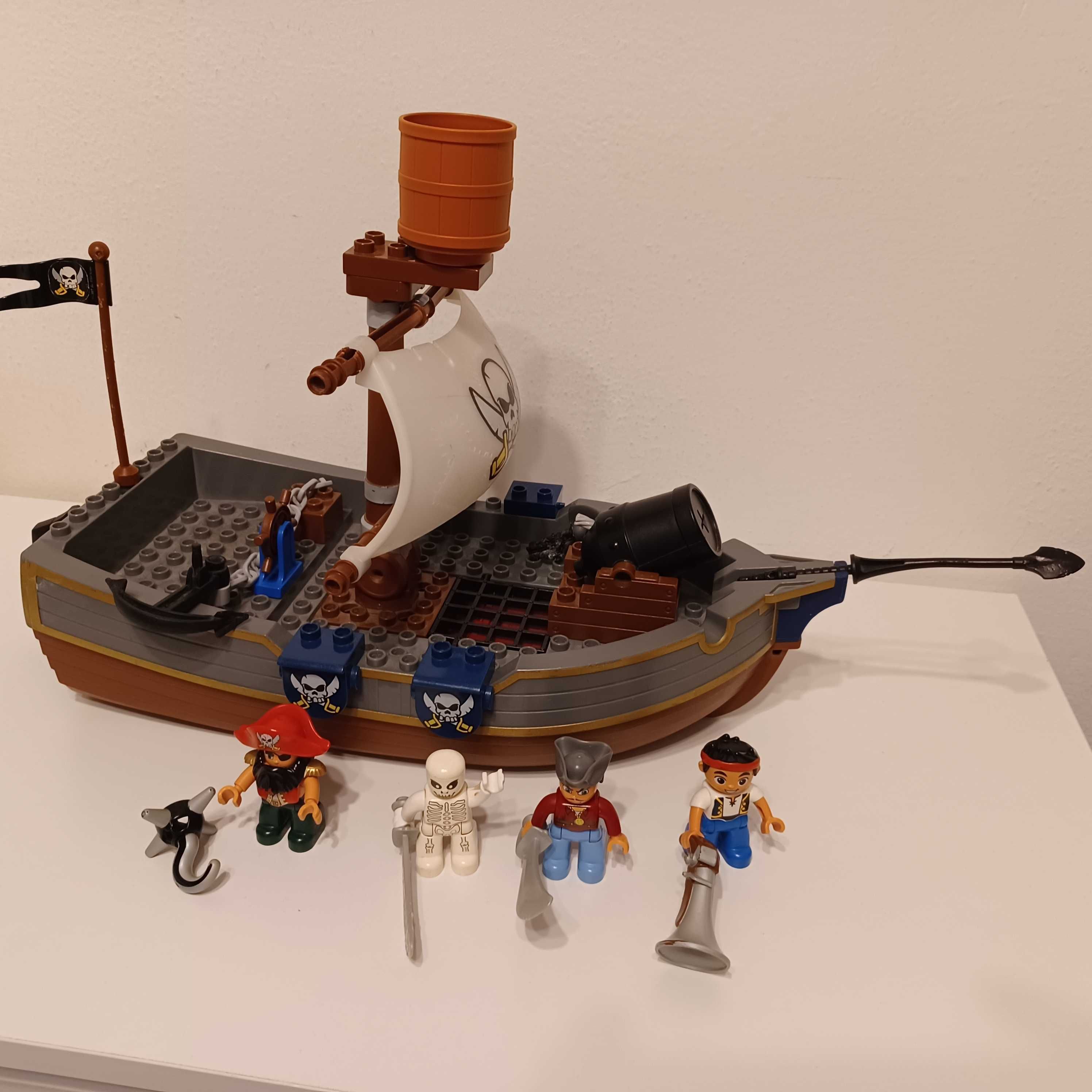 statek piracki lego