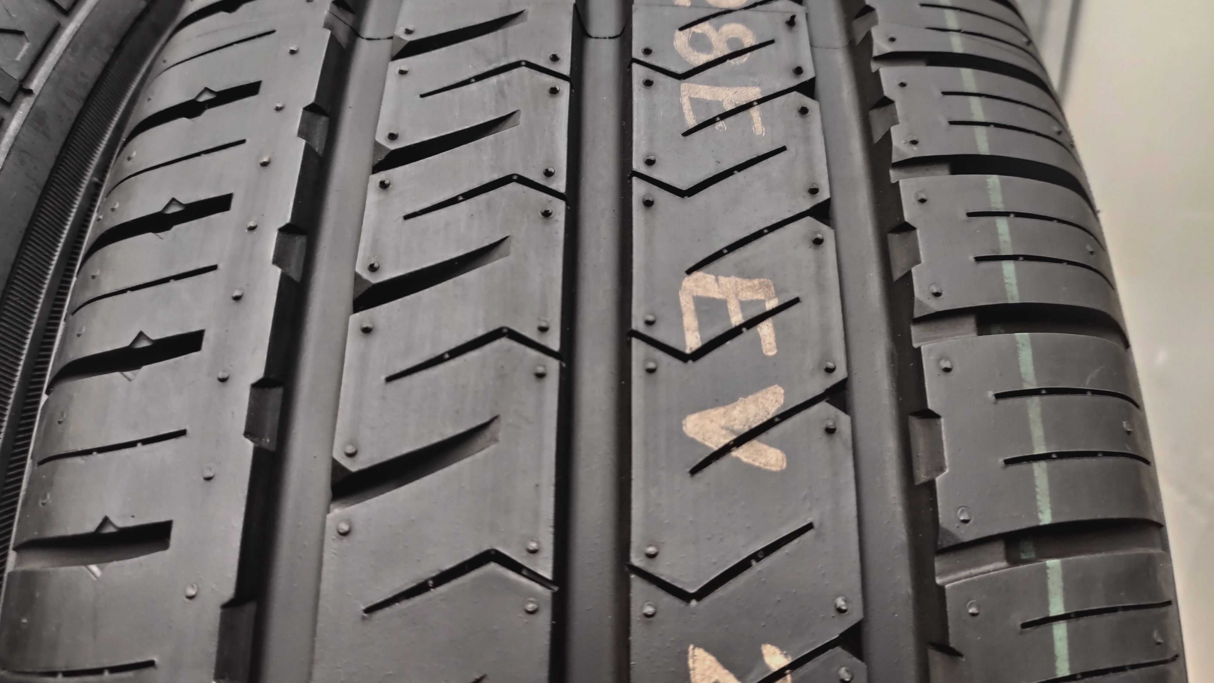 Шини 215/65R16C Hankook. 99%. Mercedes Vito с
