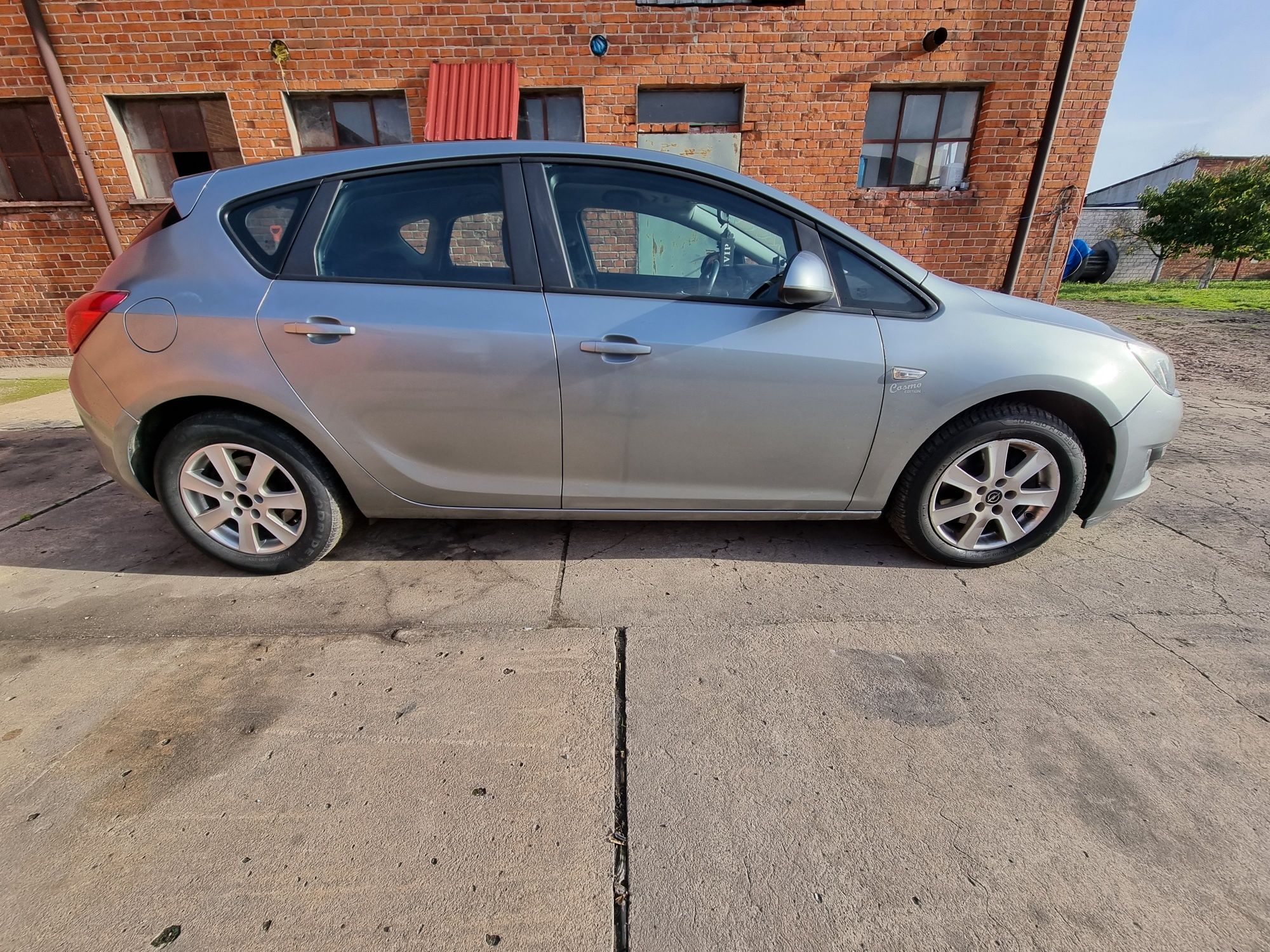 Opel astra j cosmo  125km