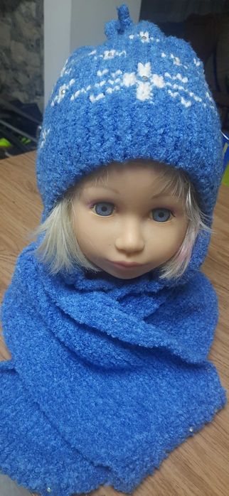 Czapka i szalik w śnieżynki