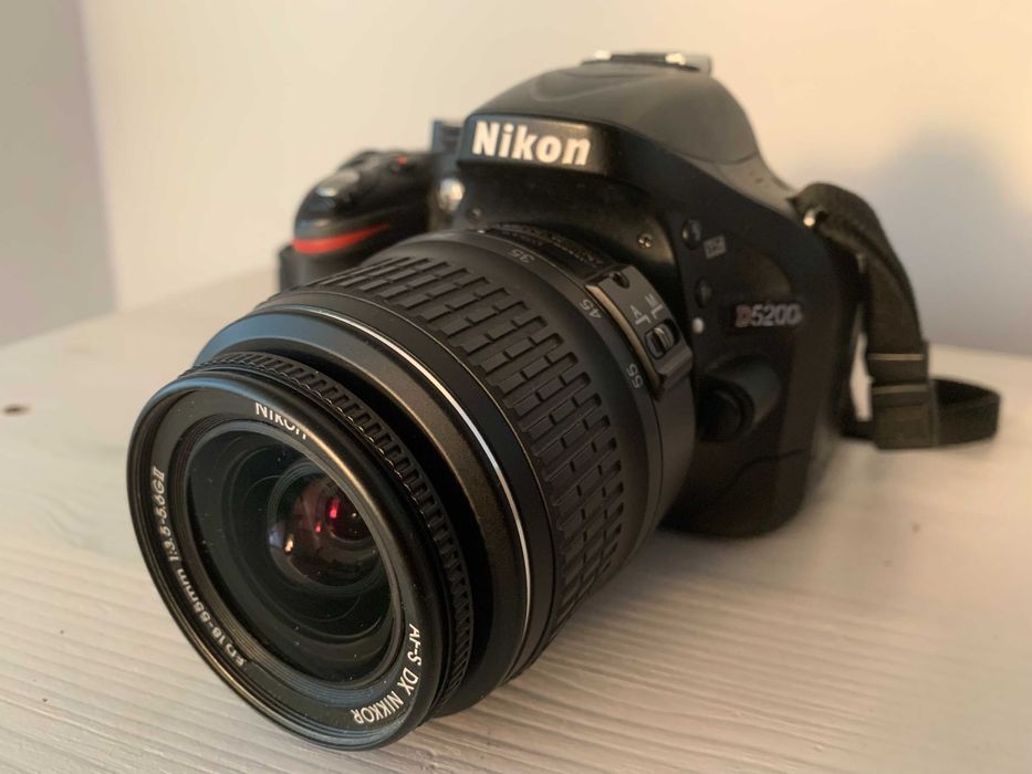 Lustrzanka Nikon D5200 wraz z obiektywem Af-S Nikon 18-55, zestaw.