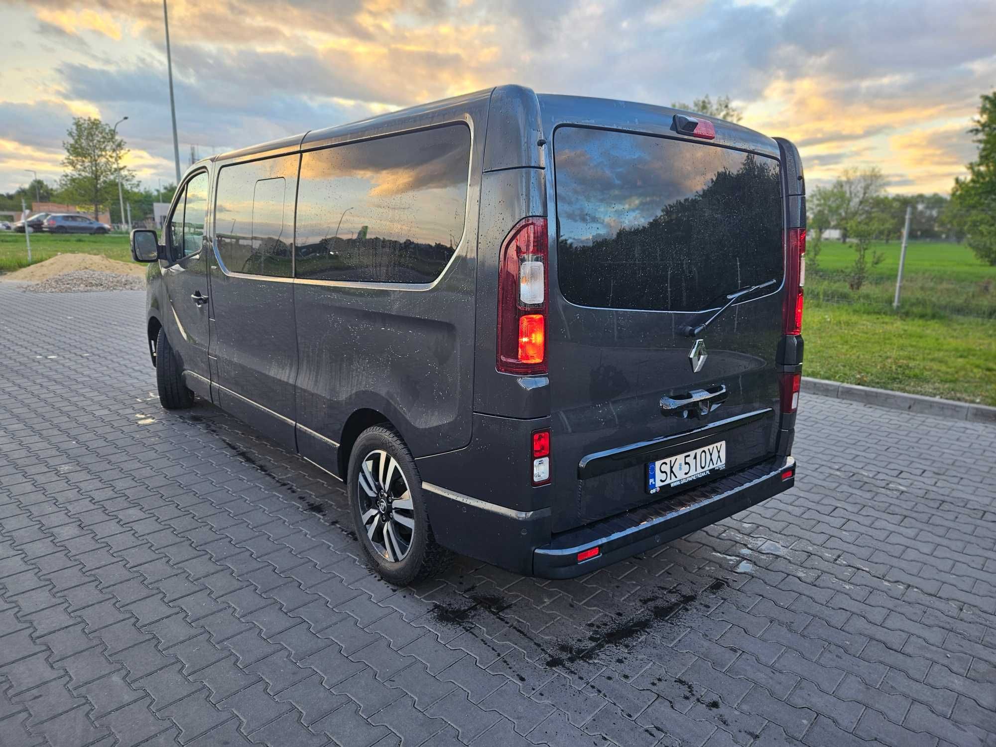 Wynajem BUS 8 os. Renault Trafic