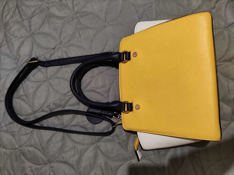 Mala amarela azul e branco