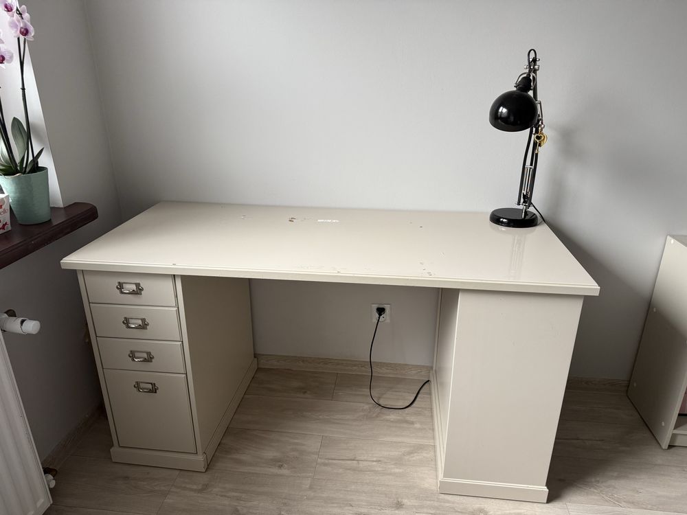 Biurki z szufladami i polkami IKEA