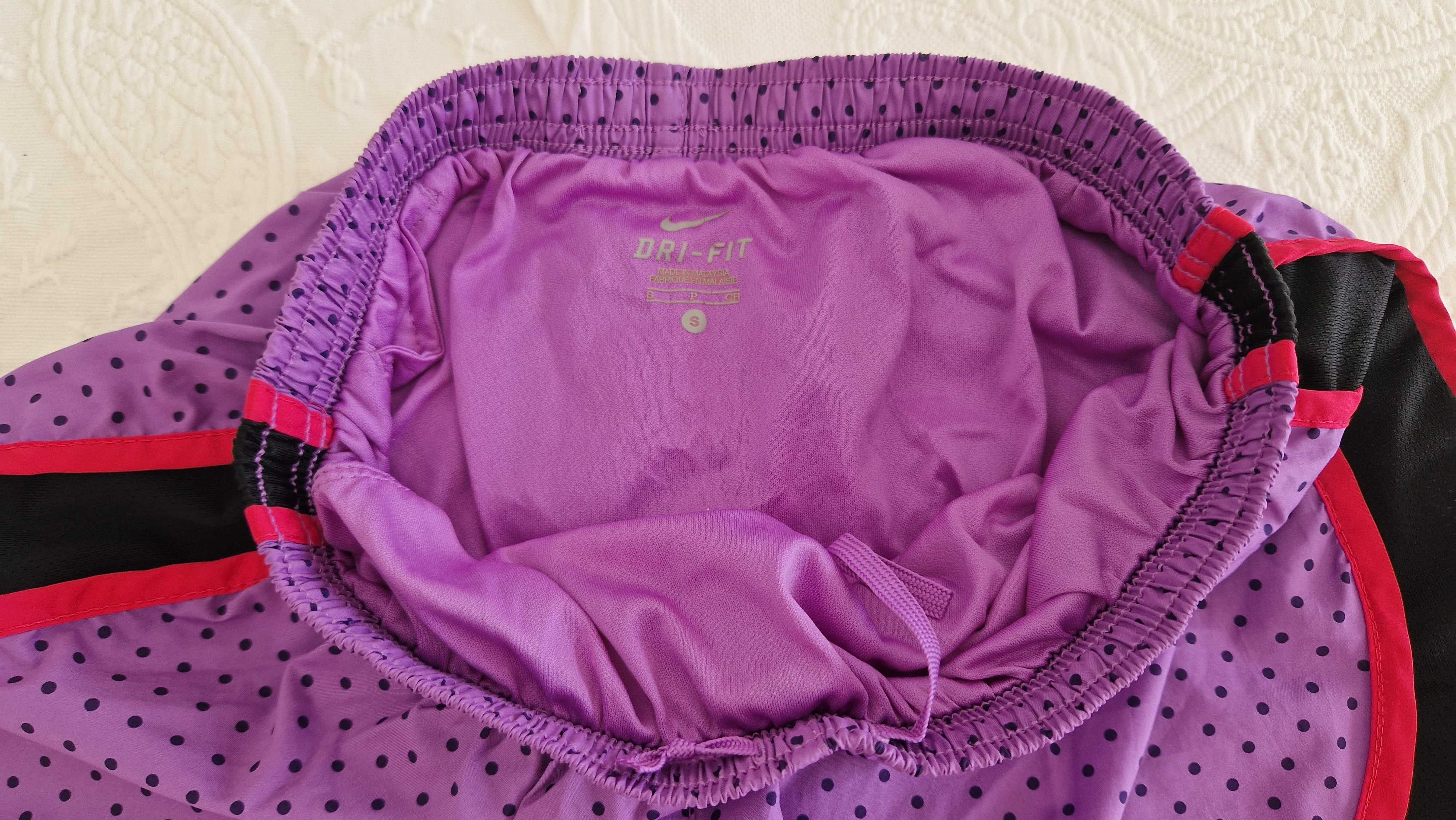 Calções Nike, tamanho S, estampado lilás