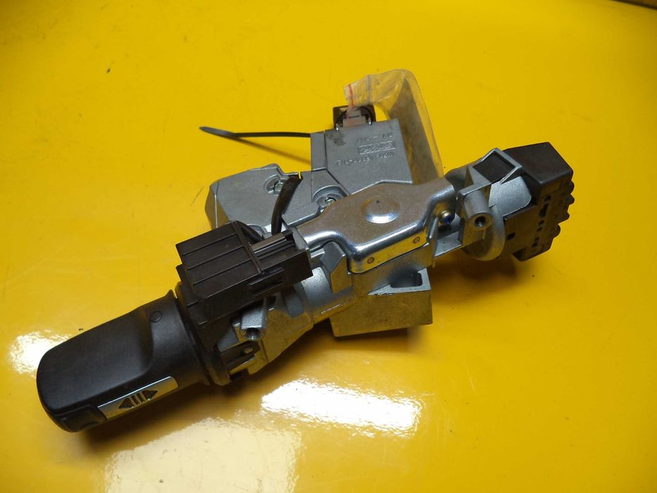 Замок зажигания Ford Focus 2 з 04-11 р.в.  3M51-3F880-BB