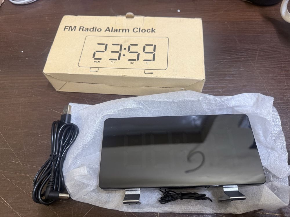 Radio, budzik, zegarek z funkcja alarmu