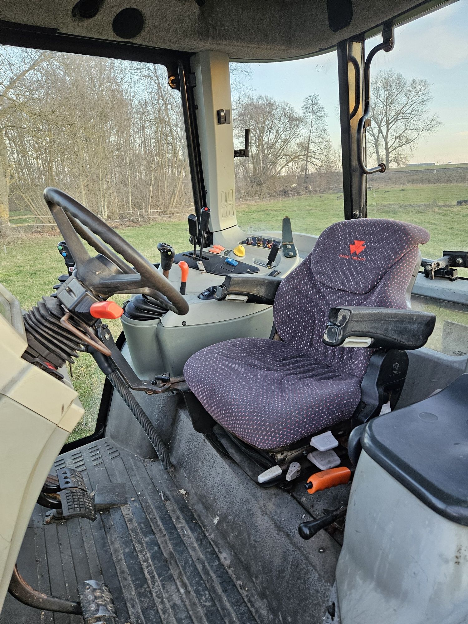 Massey ferguson 5445 z turem