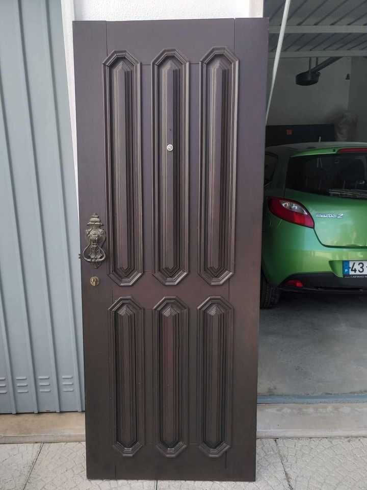 Porta rústica madeira maciça castanha