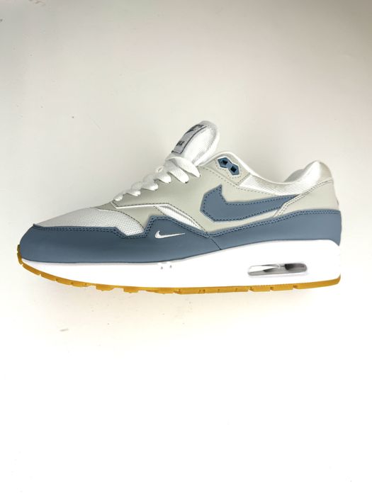 Кроссовки Nike НОВЫЕ - 42 размер в НАЛИЧИИ