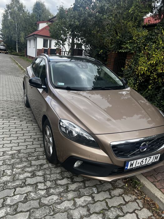 Volvo V40 Cross Country D2 Momentum 5d, bogato wyposażone, zadbane