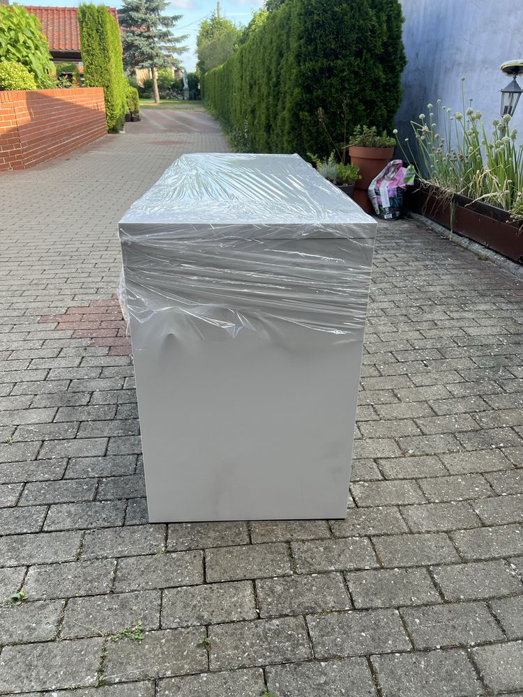 Białe biurko MICKE IKEA z dwoma szufladami. 142x50cm