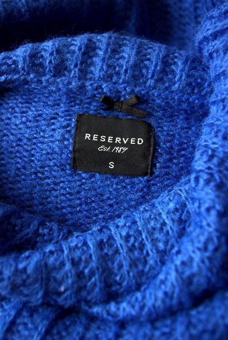 Niebieski długi sweter z golfem i kieszeniami Reserved S
