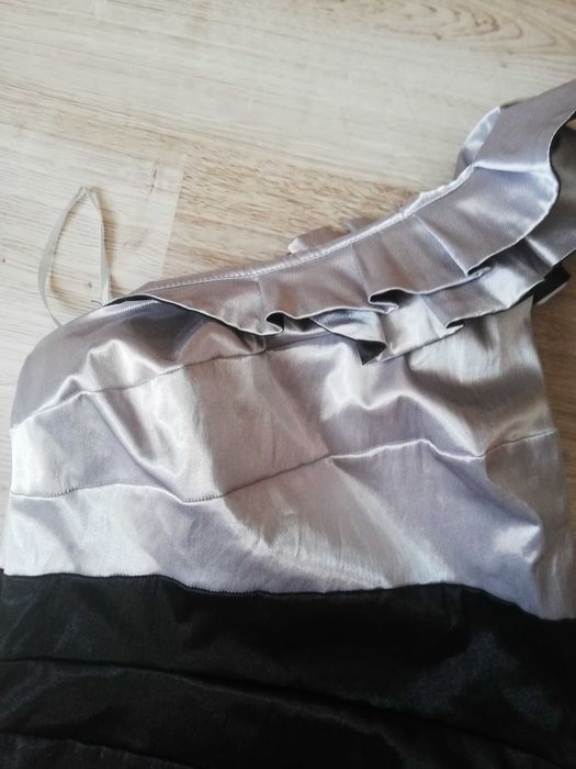 Sukienka na jedno ramię 42