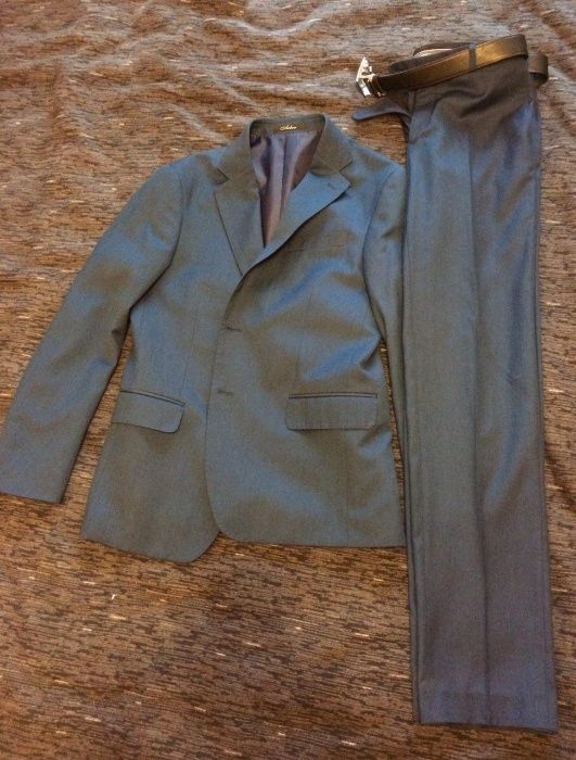 Чоловічий костюм в ідеальному стані